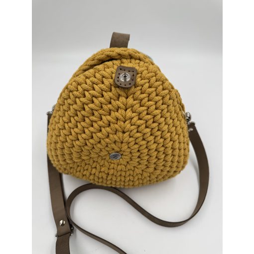 HÁROMSZÖG VÁLLTÁSKA - OKKERSÁRGA