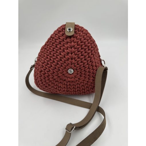 HÁROMSZÖG VÁLLTÁSKA - ROZSDA