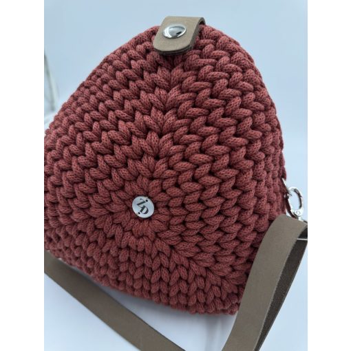 HÁROMSZÖG VÁLLTÁSKA - ROZSDA